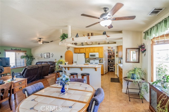 Detail Gallery Image 8 of 56 For 1990 Vista Rd, Pinon Hills,  CA 92371 - 3 Beds | 2 Baths