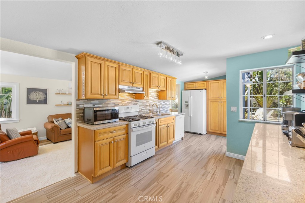 142 E Glaucus St - photo 10