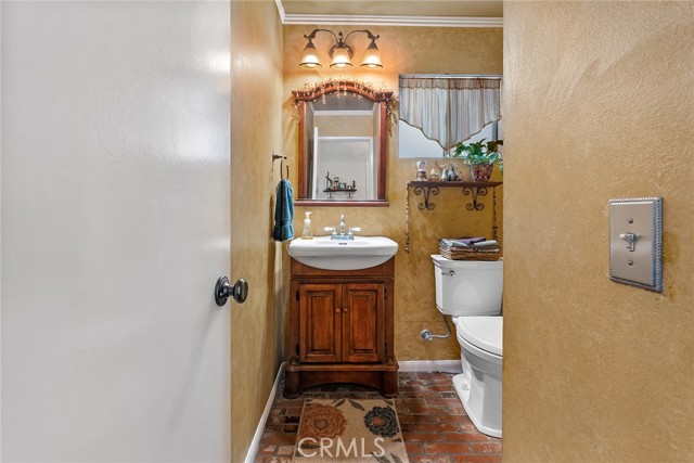 Detail Gallery Image 23 of 56 For 19852 Pandy Ct, Canyon Country,  CA 91351 - 3 Beds | 2/1 Baths