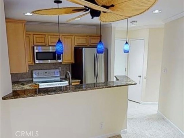 Detail Gallery Image 4 of 18 For 630 the Village #214,  Redondo Beach,  CA 90277 - 1 Beds | 1 Baths