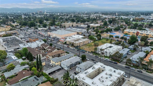 6862 Hazeltine Avenue, Van Nuys CA: https://media.crmls.org/medias/9aadd9ba-c5f4-4bfe-84a6-c26287680a1a.jpg