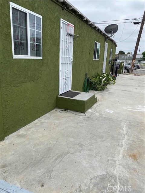 1027 119th Street, Los Angeles, California 90044, 2 Bedrooms Bedrooms, ,1 BathroomBathrooms,Single Family Residence,For Sale,119th,PW24121721