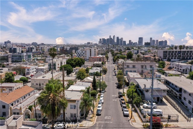 2945 W 11th Street, Los Angeles CA: https://media.crmls.org/medias/9ab01cbc-0127-42db-8f4d-e13d299bf48d.jpg