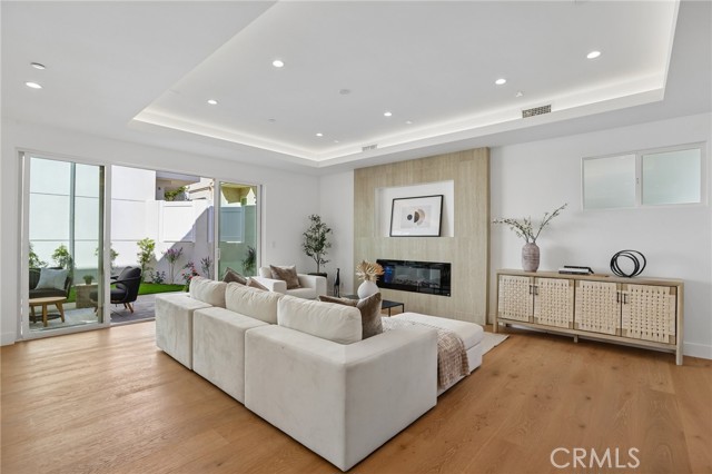 2019 Huntington Lane, B photo 7
