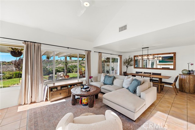 2415 Camino Bucanero, San Clemente CA: https://media.crmls.org/medias/9ab2eddd-9ebf-45fb-be20-44888b1f1a15.jpg