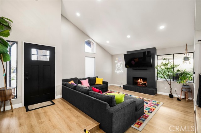 Detail Gallery Image 4 of 32 For 1128 Dawn Ridge Way, Covina,  CA 91724 - 3 Beds | 2 Baths