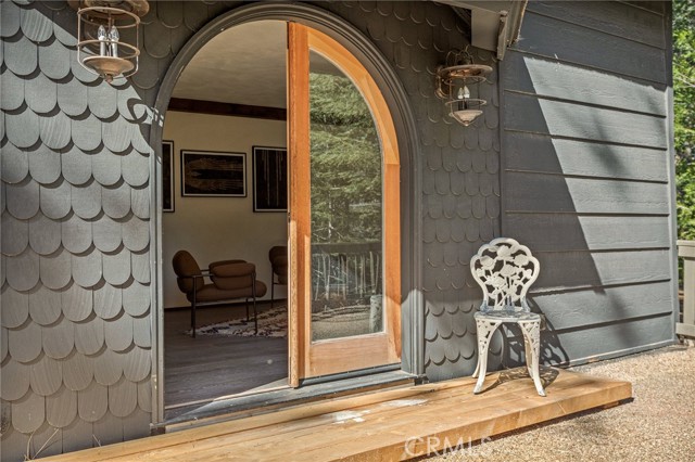 Detail Gallery Image 2 of 52 For 504 Millburn, Lake Arrowhead,  CA 92352 - 4 Beds | 3/1 Baths