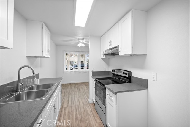 2809 S Baker Street, Santa Ana CA: https://media.crmls.org/medias/9ab3569c-f733-48aa-8ad2-9de37c705d59.jpg