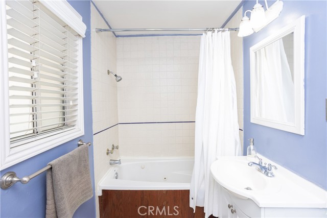 1012 Temple Ave, Long Beach CA: https://media.crmls.org/medias/9ab411bb-b02c-4e7f-934b-41edfba9dd84.jpg