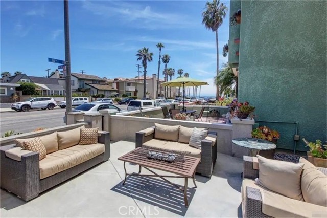 Detail Gallery Image 13 of 16 For 123 10th St, Huntington Beach,  CA 92648 - 3 Beds | 2/1 Baths