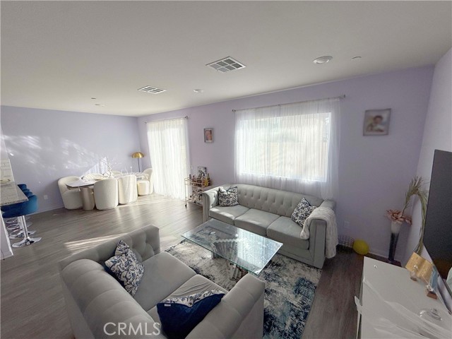 Detail Gallery Image 6 of 22 For 11645 N Delft Ln, Sylmar,  CA 91342 - 3 Beds | 3 Baths
