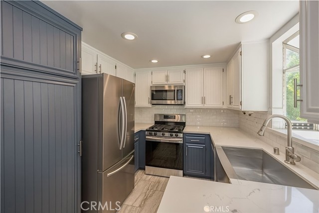 Detail Gallery Image 8 of 36 For 20214 Fanchon Ln #143,  Canyon Country,  CA 91351 - 2 Beds | 2 Baths