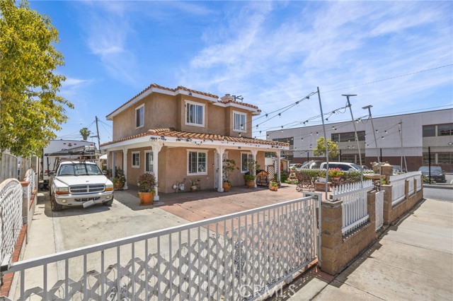 Detail Gallery Image 2 of 39 For 1709 S Townsend St, Santa Ana,  CA 92704 - 4 Beds | 2/1 Baths