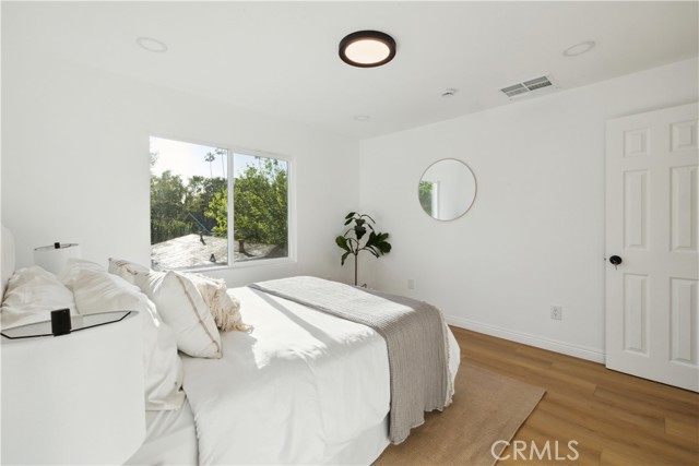 1290 E Woodbury Road, Pasadena CA: https://media.crmls.org/medias/9ab71aec-69be-4027-b364-485da9795ed7.jpg