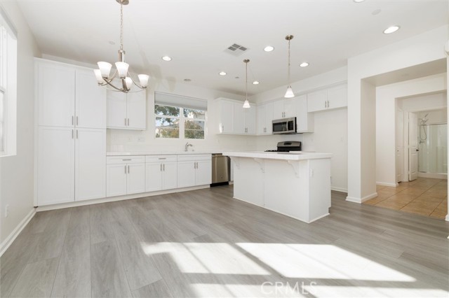 Detail Gallery Image 7 of 33 For 21773 Propello Dr, Saugus,  CA 91350 - 4 Beds | 3 Baths