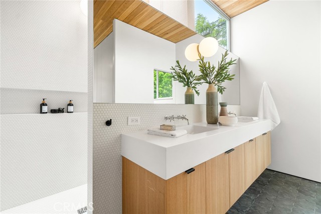 1357 Voorhees Avenue, Manhattan Beach CA: https://media.crmls.org/medias/9ab785e4-f9f6-4b9c-9b90-ef45fb5dd6ef.jpg