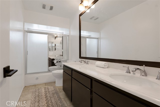 22828 Hartland Street photo 26