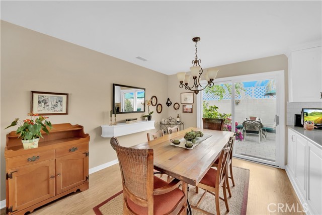 Detail Gallery Image 4 of 30 For 405 Gloucester Dr, Costa Mesa,  CA 92627 - 2 Beds | 2 Baths