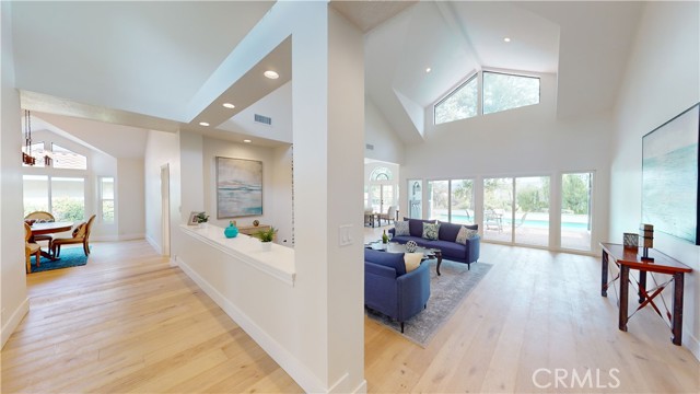 Detail Gallery Image 9 of 56 For 370 Cherry Hills Ct, Thousand Oaks,  CA 91320 - 3 Beds | 3/1 Baths