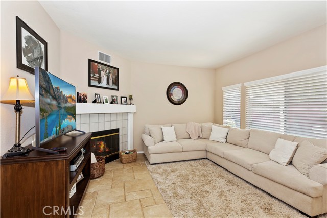 Detail Gallery Image 12 of 39 For 2904 Coral St, Corona,  CA 92882 - 4 Beds | 2/1 Baths