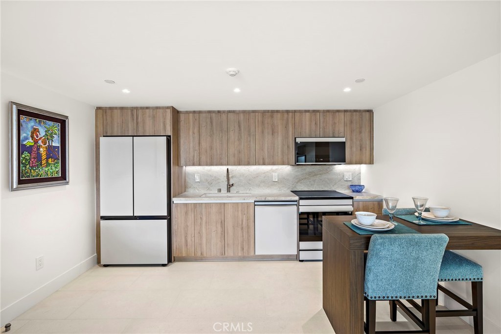 9ab990ce Df6e 47ef Bb9d 31a86e14e540