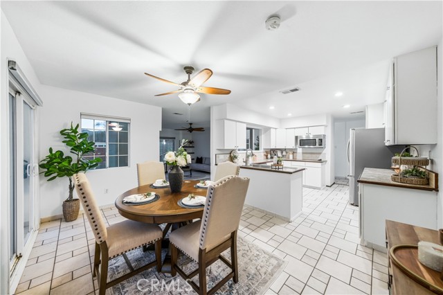 30846 Early Round Drive, Canyon Lake CA: https://media.crmls.org/medias/9ab9ceec-32b7-4595-85c8-596f141cefe6.jpg