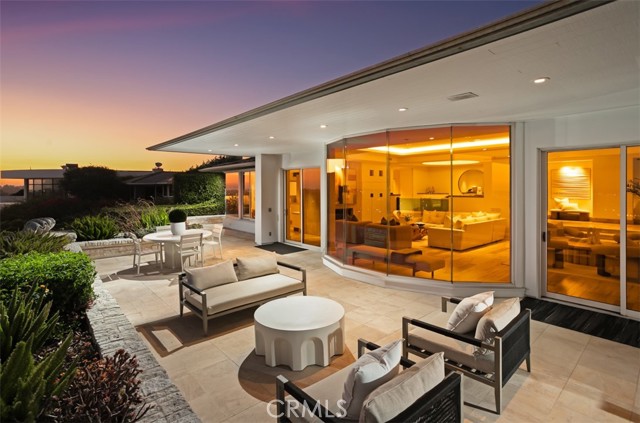 Detail Gallery Image 4 of 60 For 1535 Dolphin Terrace, Corona Del Mar,  CA 92625 - 3 Beds | 3/1 Baths