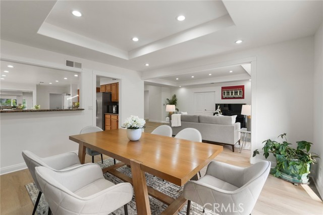 Detail Gallery Image 17 of 62 For 18760 Wells, Tarzana,  CA 91356 - 5 Beds | 4 Baths