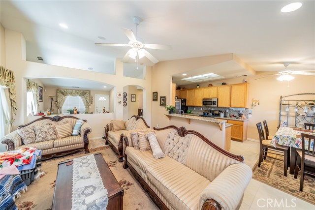 Detail Gallery Image 12 of 46 For 15982 Holly Brook Ln, Victorville,  CA 92395 - 4 Beds | 3 Baths