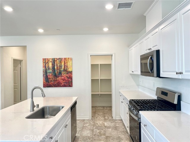 Detail Gallery Image 8 of 33 For 1750 Apricot Tree Pl, Upland,  CA 91784 - 3 Beds | 2/1 Baths