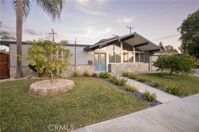 Detail Gallery Image 2 of 11 For 1791 N Ridgewood St, Orange,  CA 92865 - 4 Beds | 2 Baths