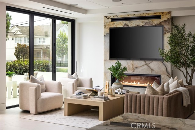 303 Goldenrod Avenue, Corona del Mar CA: https://media.crmls.org/medias/9abef942-a2b0-46e2-a225-e9a6e869ee6d.jpg
