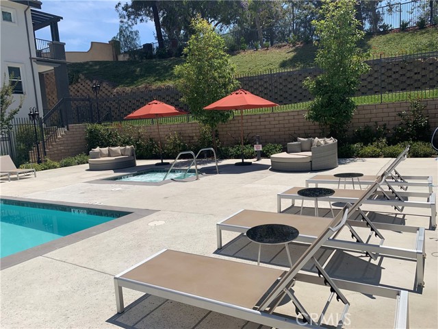 6 Oakmont Street, Phillips Ranch CA: https://media.crmls.org/medias/9abf610a-70ef-4a54-8ae9-d2b0ffebe43b.jpg