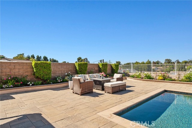536 S Tumbleweed Road, Anaheim Hills CA: https://media.crmls.org/medias/9ac10bec-9be4-4b06-a267-b0d6dd7452e9.jpg