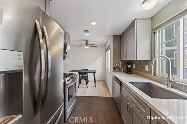 Detail Gallery Image 14 of 41 For 107 W Spring #C,  Long Beach,  CA 90806 - 2 Beds | 2/1 Baths