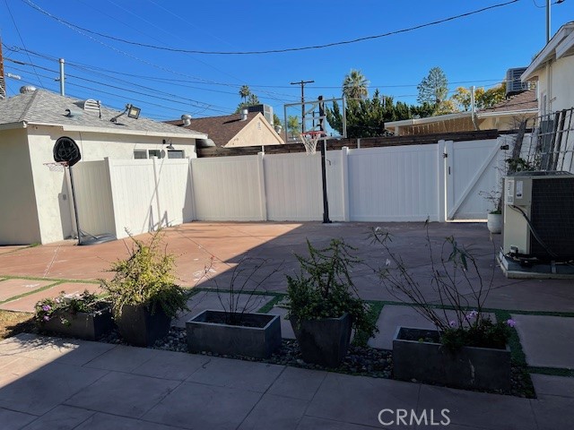 Detail Gallery Image 25 of 31 For 12619 Tiara St., Valley Village,  CA 91607 - 3 Beds | 1/1 Baths