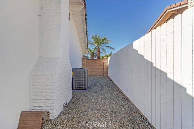 11428 Snowdrop Avenue, Fountain Valley CA: https://media.crmls.org/medias/9ac1d9ba-1668-46ba-a370-61831f18031a.jpg