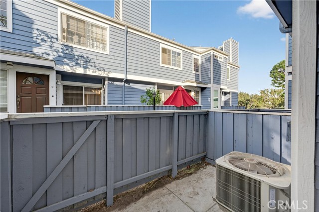 Detail Gallery Image 28 of 41 For 107 W Spring #C,  Long Beach,  CA 90806 - 2 Beds | 2/1 Baths