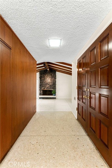 636 S Camino Cerrado, South Pasadena CA: https://media.crmls.org/medias/9ac2e18d-da63-4e35-ba39-3db381e834a6.jpg