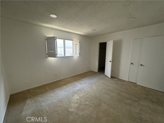 5500 Lindley, 222 photo 7