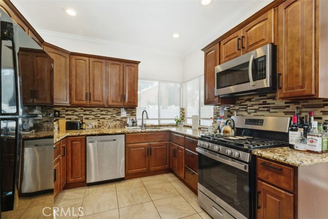 Detail Gallery Image 13 of 28 For 16588 War Cloud Dr, Moreno Valley,  CA 92551 - 4 Beds | 2/1 Baths