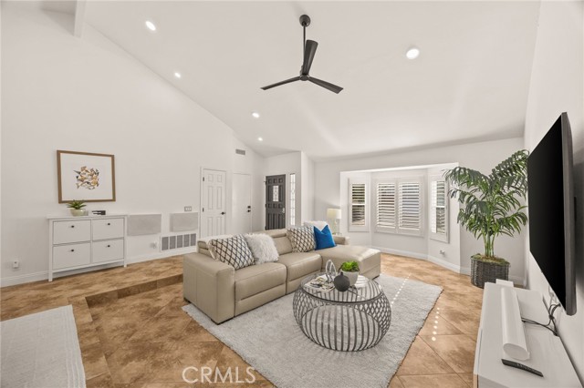 Detail Gallery Image 4 of 43 For 9 Sheridan, Irvine,  CA 92620 - 4 Beds | 2 Baths