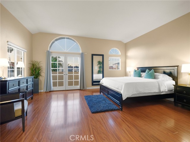 Detail Gallery Image 12 of 34 For 210 6th, Huntington Beach,  CA 92648 - 3 Beds | 2/2 Baths