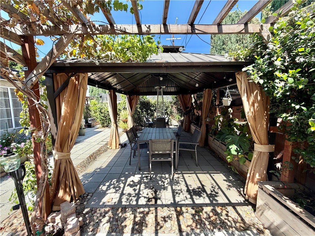 https://media.crmls.org/medias/9ac5fbaa-ee74-4017-81d1-291d822fc038.jpg?preset=X-Large
