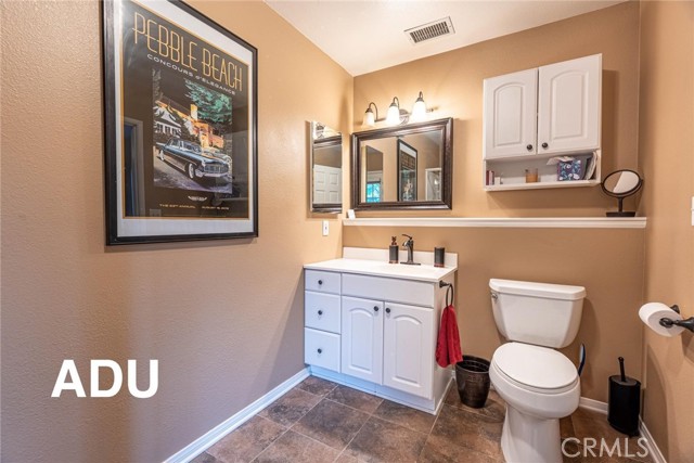 24208 Heritage Lane, Newhall CA: https://media.crmls.org/medias/9ac73402-8ad0-4aa4-a945-252e5930a8e8.jpg