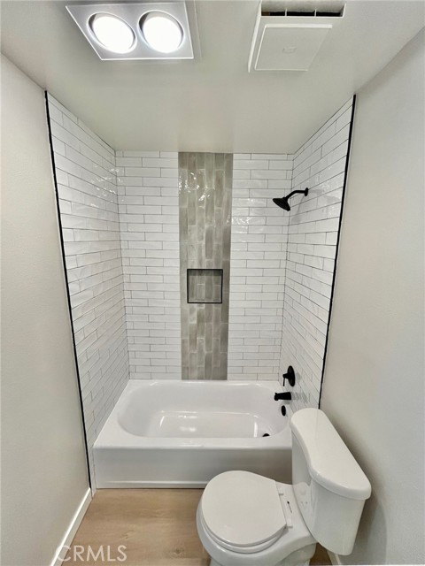 Detail Gallery Image 8 of 19 For 10475 Newhome Ave #5,  Sunland,  CA 91040 - 2 Beds | 2 Baths