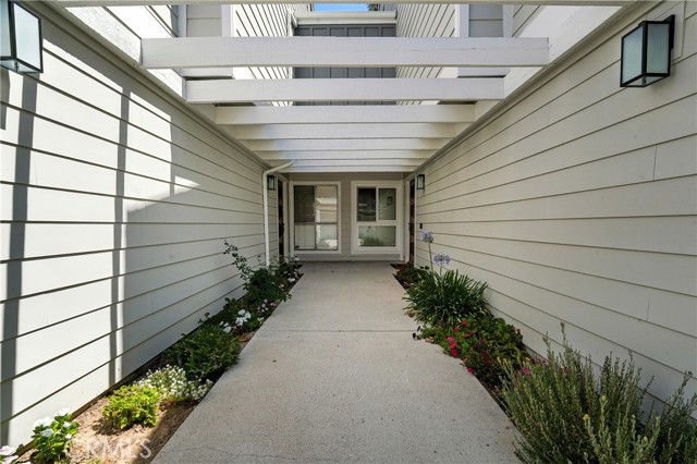 18221 Andrea N Circle, Northridge CA: https://media.crmls.org/medias/9ac80b9a-3d9a-4a7d-ba98-af0b5dca1e3d.jpg