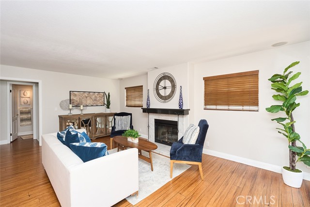 385 Park Avenue, Long Beach CA: https://media.crmls.org/medias/9ac8ccf2-8b3f-4daf-9a87-853fc3754990.jpg