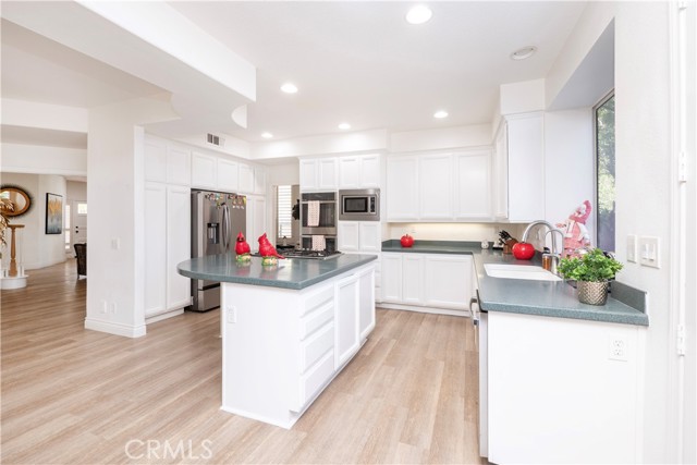 5 Encinal, Lake Forest CA: https://media.crmls.org/medias/9ac93003-d3c5-4071-a880-e97fda1f4a41.jpg