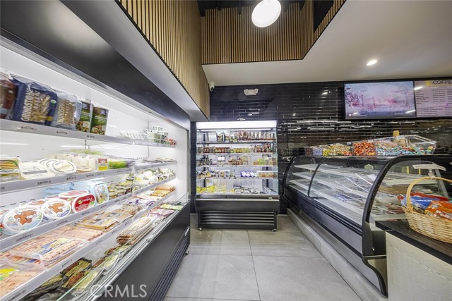 15602 Ventura Boulevard, Encino CA: https://media.crmls.org/medias/9ac9707a-04bf-400d-85a4-f8a4c6041c5d.jpg